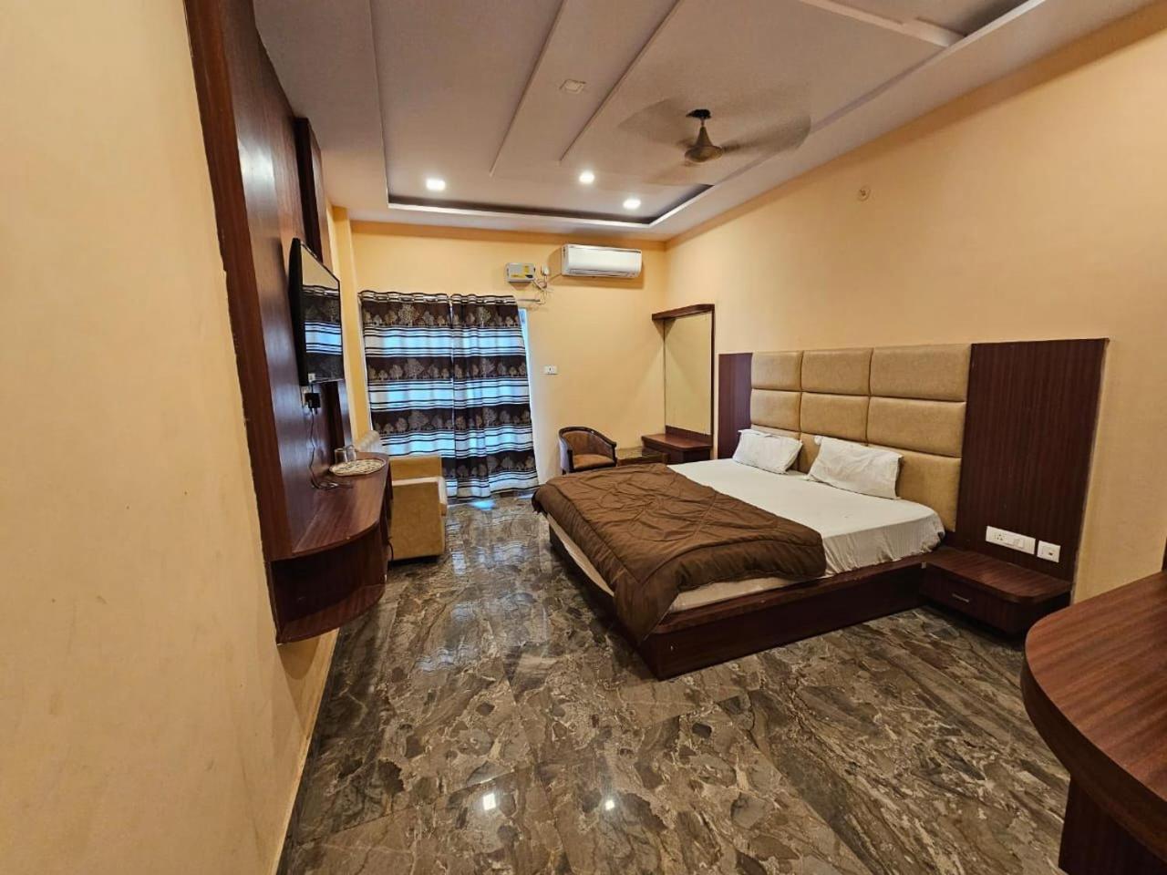 Hotel Aditya Inn Varanasi Eksteriør bilde